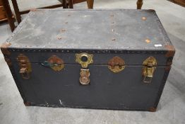 A vintage travel trunk, approx. 91 x 51 x 51cm