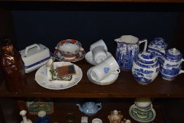 A mixture of ceramics including Masons Chartreuse and Ringtons collectibles.