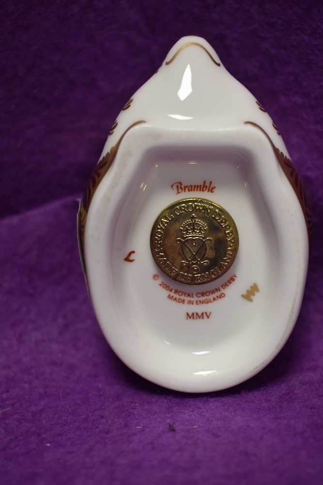 A Royal Crown Derby paperweight Bramble Hedgehog with gold stopper - Image 2 of 2