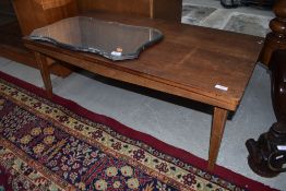 A vintage low coffee table, approx. 52 x 102cm (height approx. 37cm)