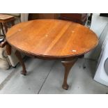 An early 20th Century golden oak oval windout dining table on heavy cabriole legs, length closed