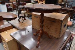 A small wine or hall table having inlay styled scalloped top