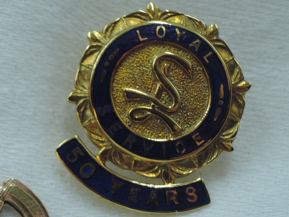 A 9ct gold long service pin and medalion, approx 10g - Image 2 of 3
