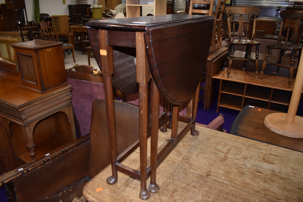 An early 20th Century mahogany narrow gateleg table on cabriole legs