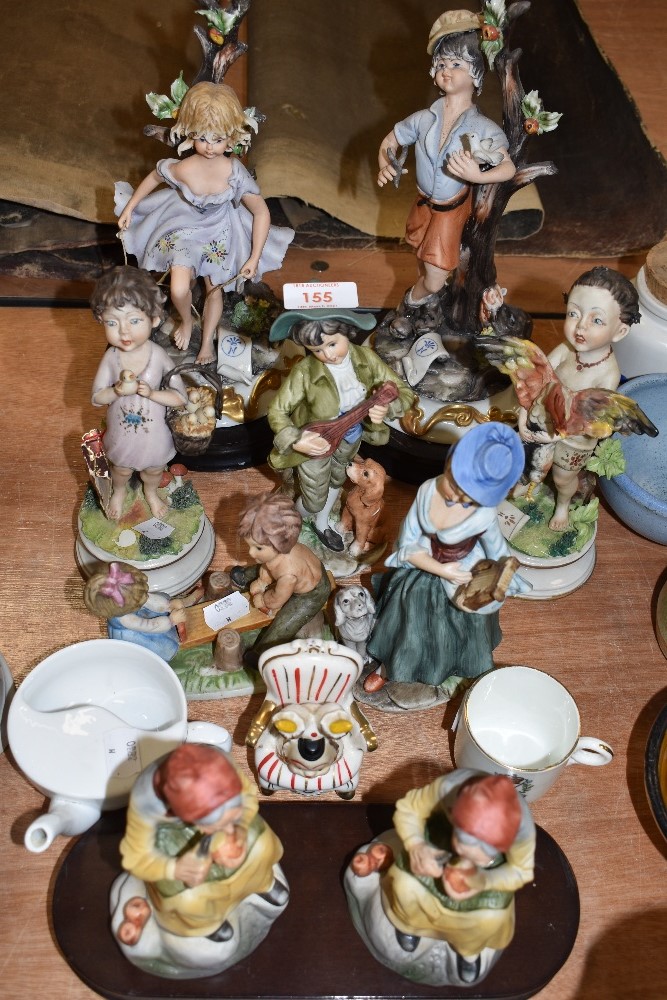 A selection of figures and figurines including good CappoDemonte figures