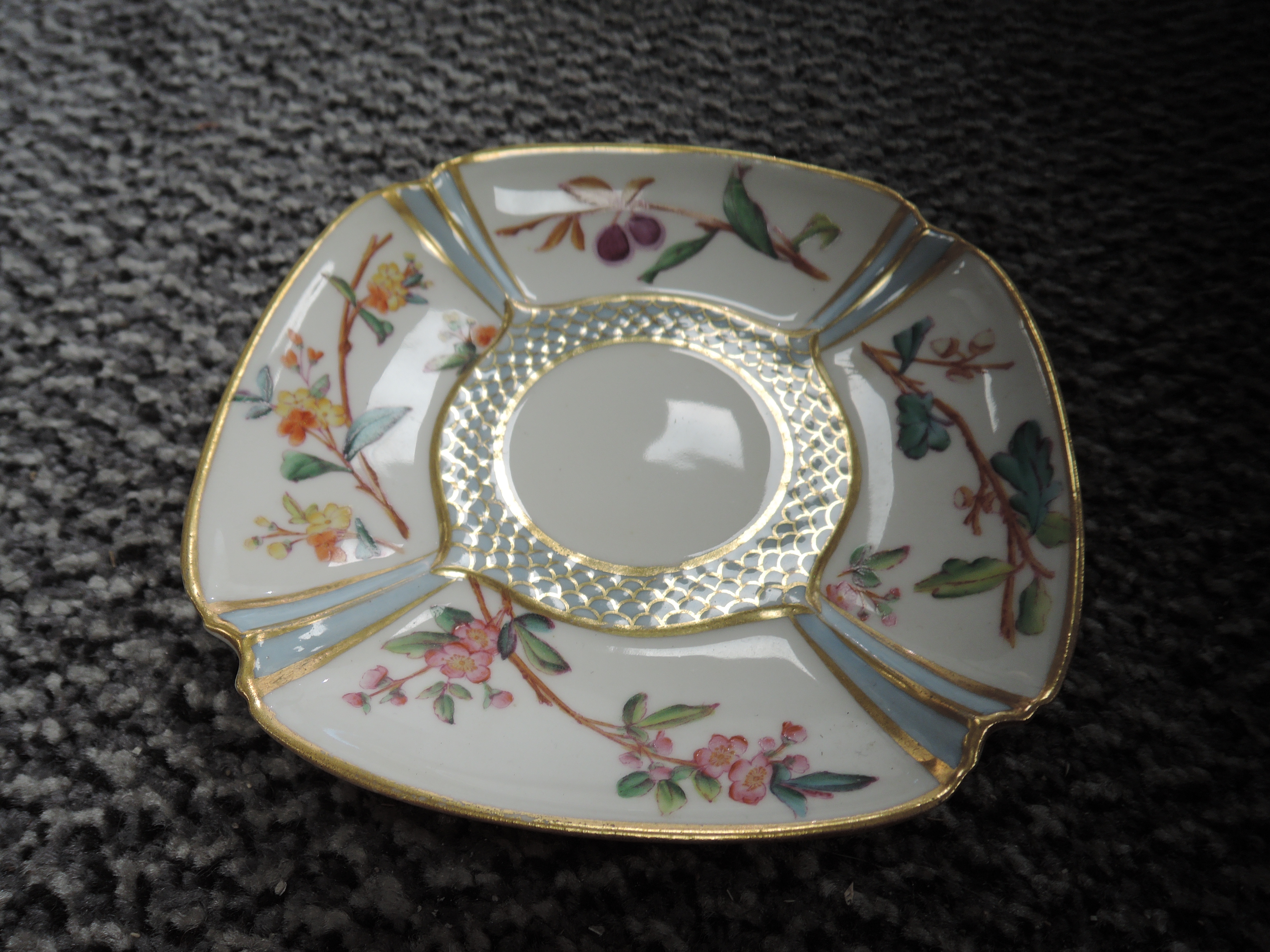 An exquisite tea cup and saucer set by Spode Copeland Pt no 3112 both pieces very good - Image 2 of 7