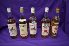 Five 70cl bottles of Whisky, Famous Grouse Finest Scotch x2, Bells Extra Special, Whyte & Mackay