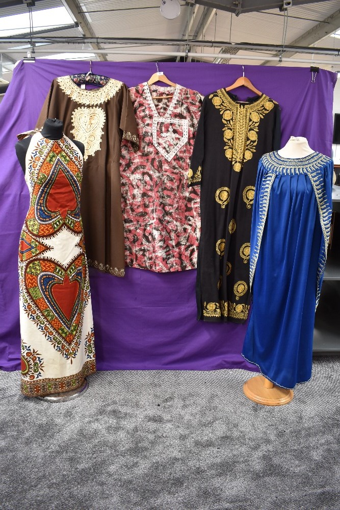 A mixed lot of vintage ladies clothing, some interesting prints including tribal and tie dye