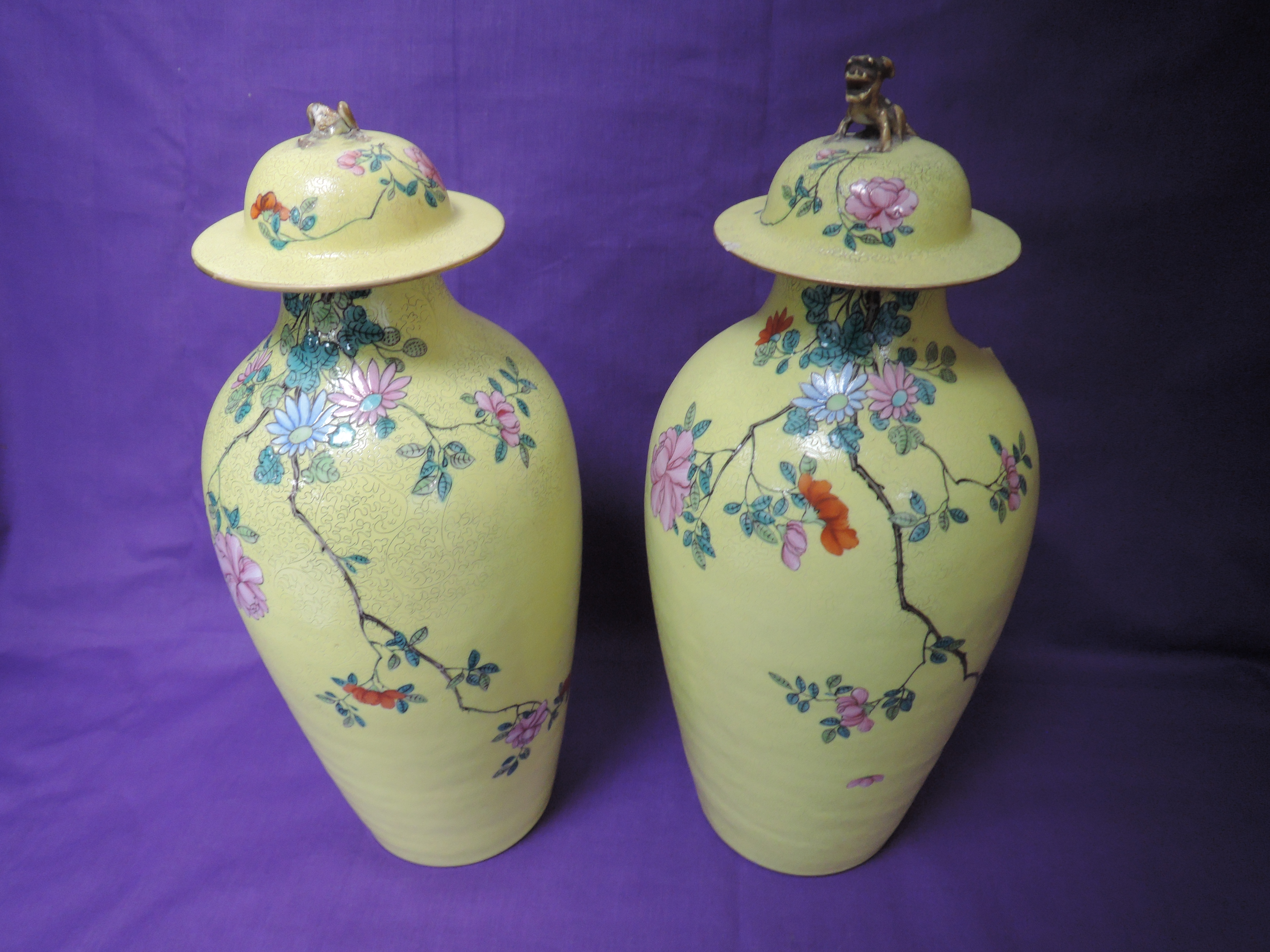 A pair of impressive highly decorated Chinese export hard paste Meiping vase with jiyouhuang chicken