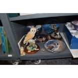 A selection of owl related items including display plates and Russell Willis barn owl figure