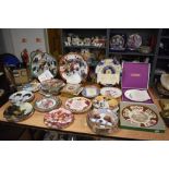 A selection of Danbury Mint ceramic display plates inclduing Redrum and John Wayne