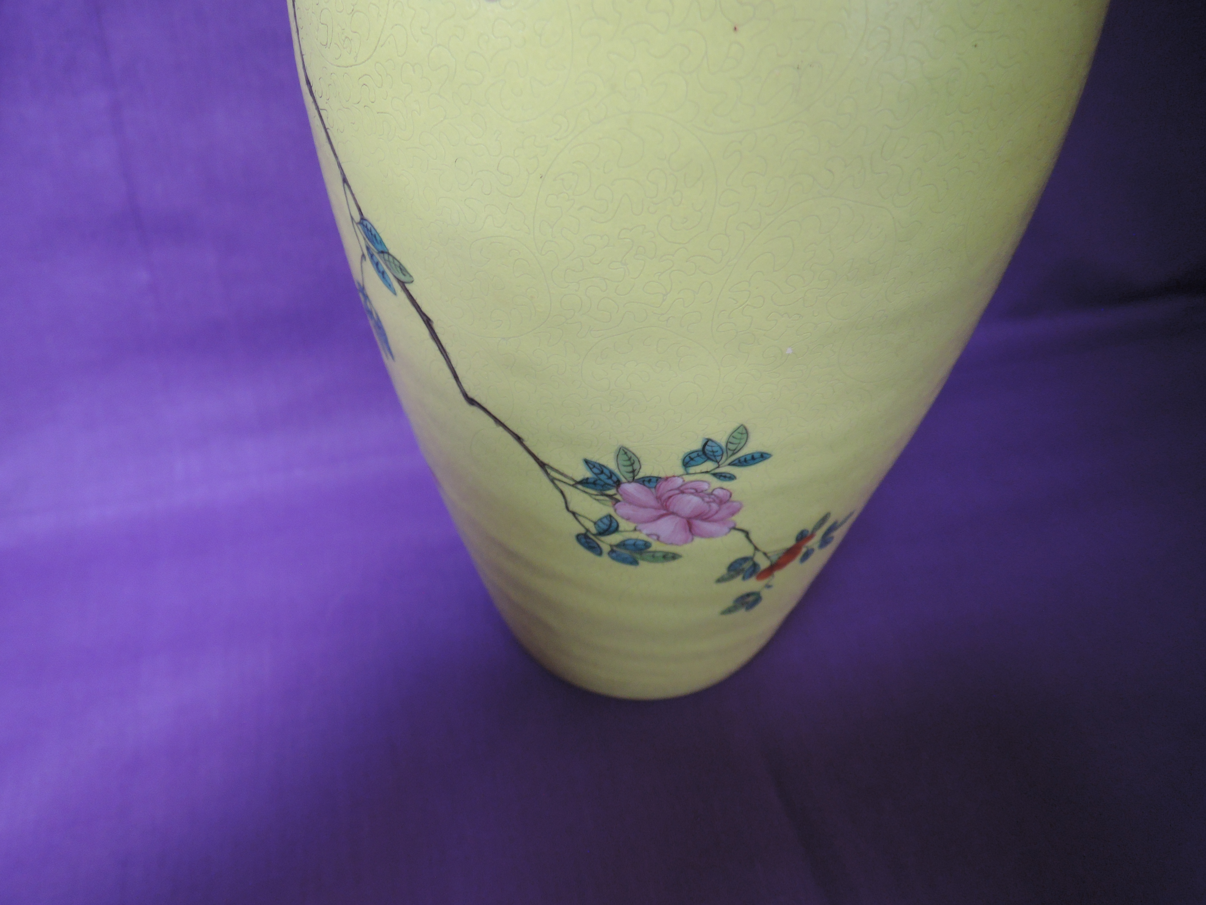A pair of impressive highly decorated Chinese export hard paste Meiping vase with jiyouhuang chicken - Image 6 of 12