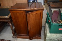 An early 20th Century mahogany cabinet having open drawer interior, dimensions approx. W73 H53