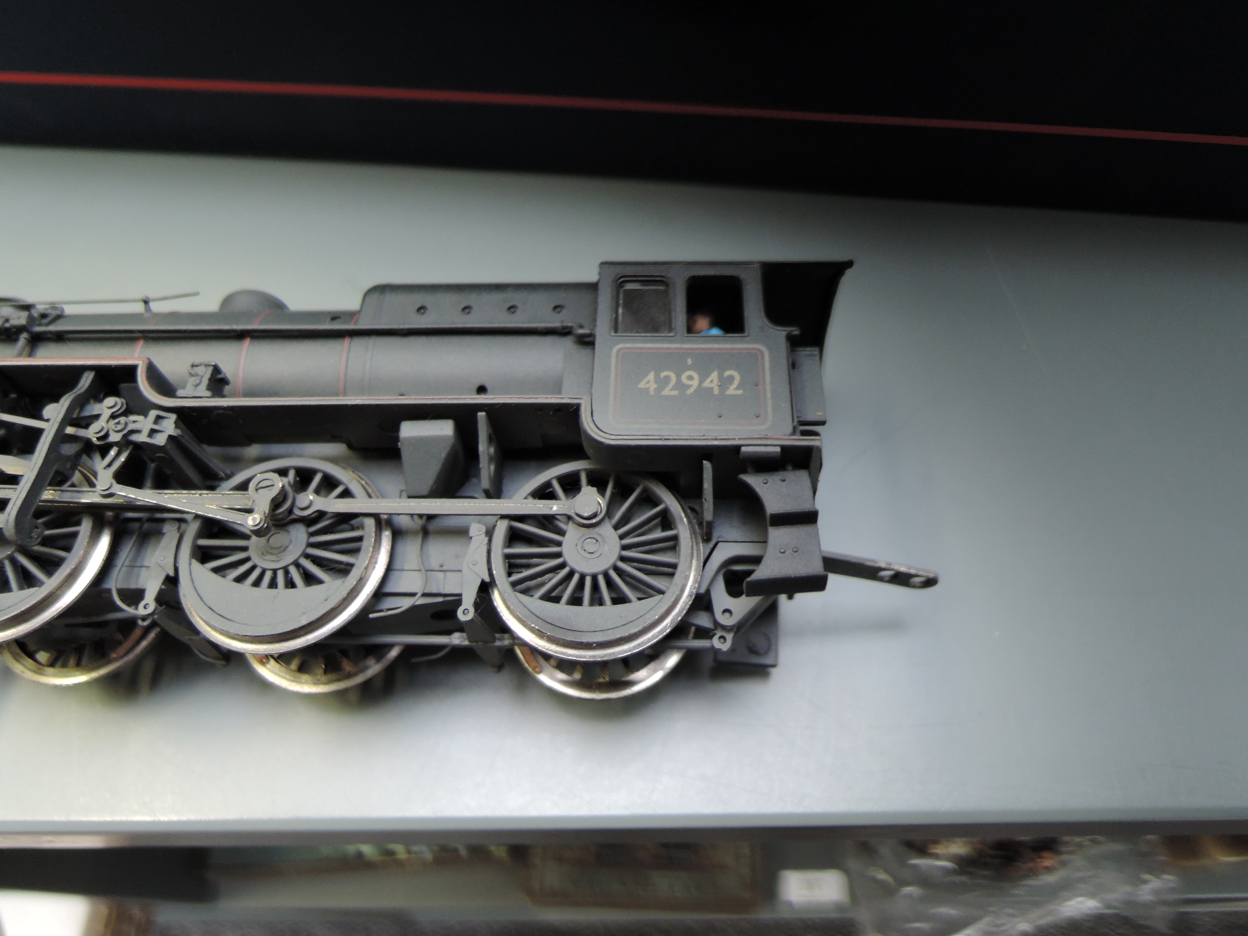 A Bachmann 00 gauge 2-6-0 Crab BR Loco & Tender 42942, weathered, boxed 32-179 - Image 3 of 4