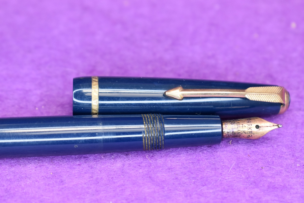 Two Parker Slimfold fountaiin pens in blue with single decorative band to cap, and a Sheaffer in - Image 3 of 4