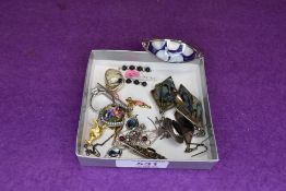 A small selection of costume jewellery including Mexican silver shell earrings, white metal tesion