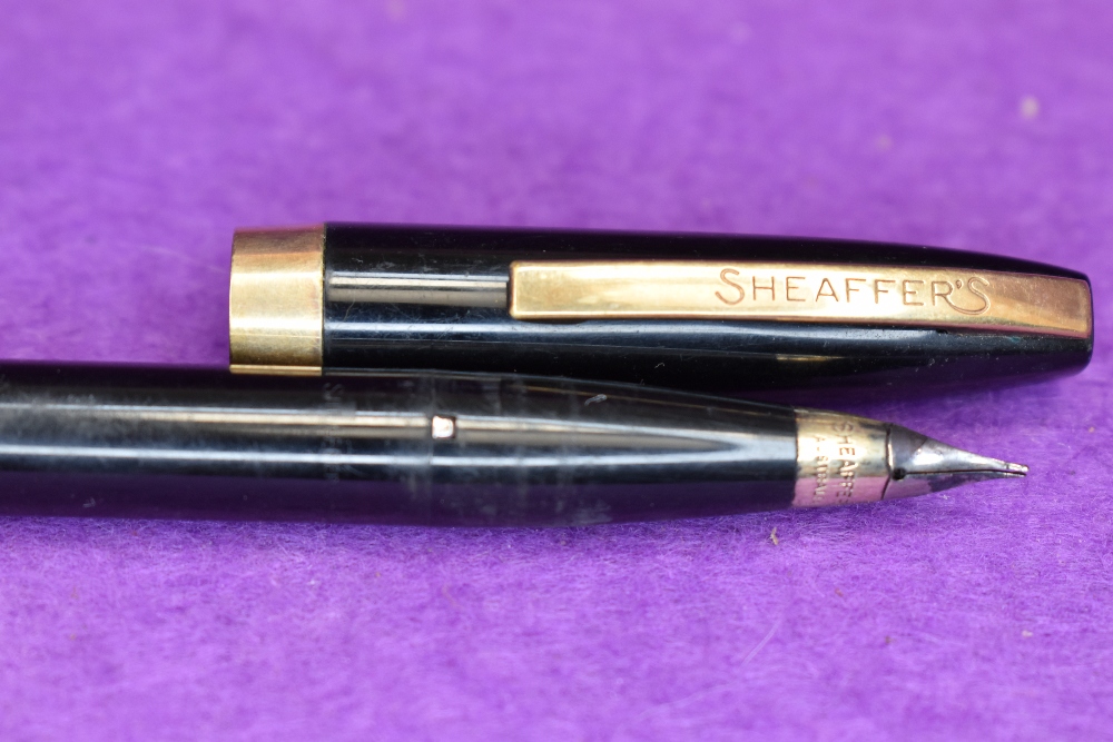 Two Parker Slimfold fountaiin pens in blue with single decorative band to cap, and a Sheaffer in - Image 4 of 4