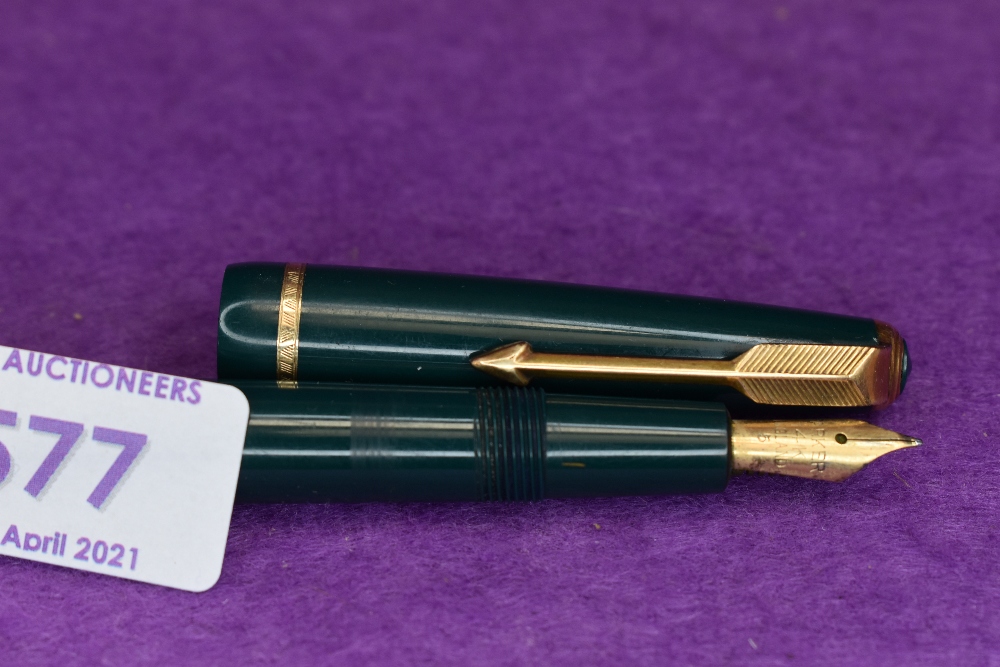 A Parker Slimfold vacuum fill fountain pen in forest green with single narrow decorative band to the - Image 2 of 2