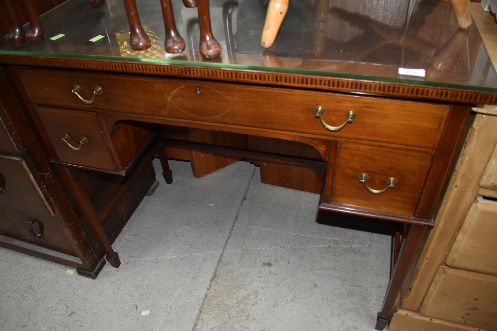 An Edwardian mahogany and inlay desk or dressing table of small proportions having leather inset and