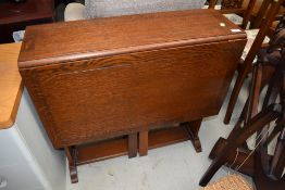 A mid 20th Century oak gateleg table, close width approx. 76cm