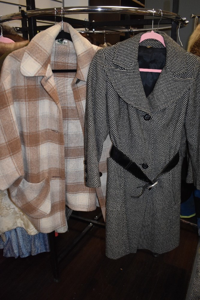 Four ladies vintage and retro coats, a variety of sizes and styles. - Image 2 of 2