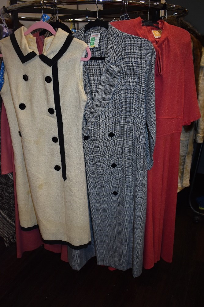 A collection of vintage and retro ladies clothing,mixed styles,eras and sizes. - Image 4 of 4