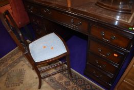 A reproduction mahogany pedestal desk in the Regency style and an Edwardian bedroom chair (af)