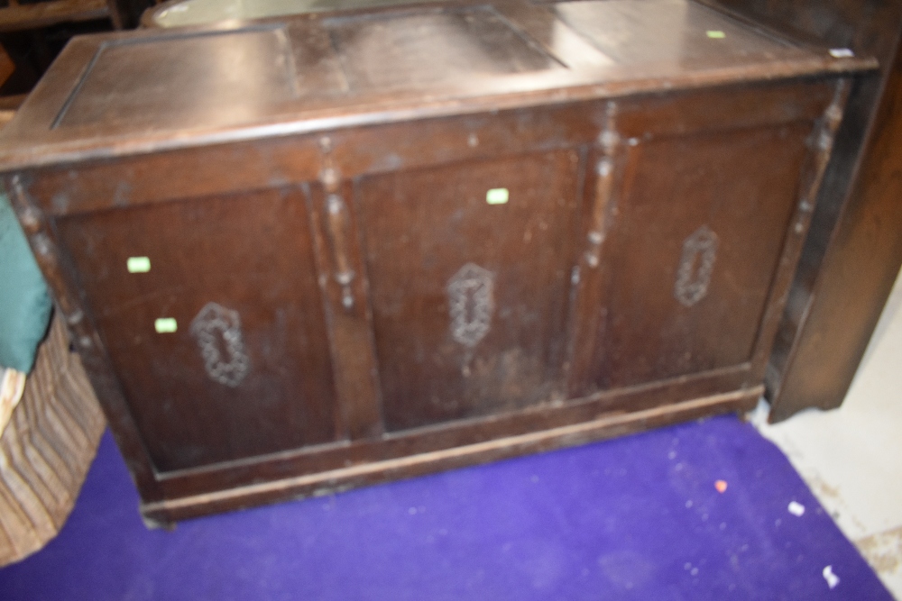 An early 20th Century oak panelled bedding chest of large proportions, approx. dimensions 140 x 62 x