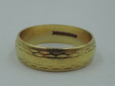 An 18ct gold wedding band, approx 5.4g & size Q
