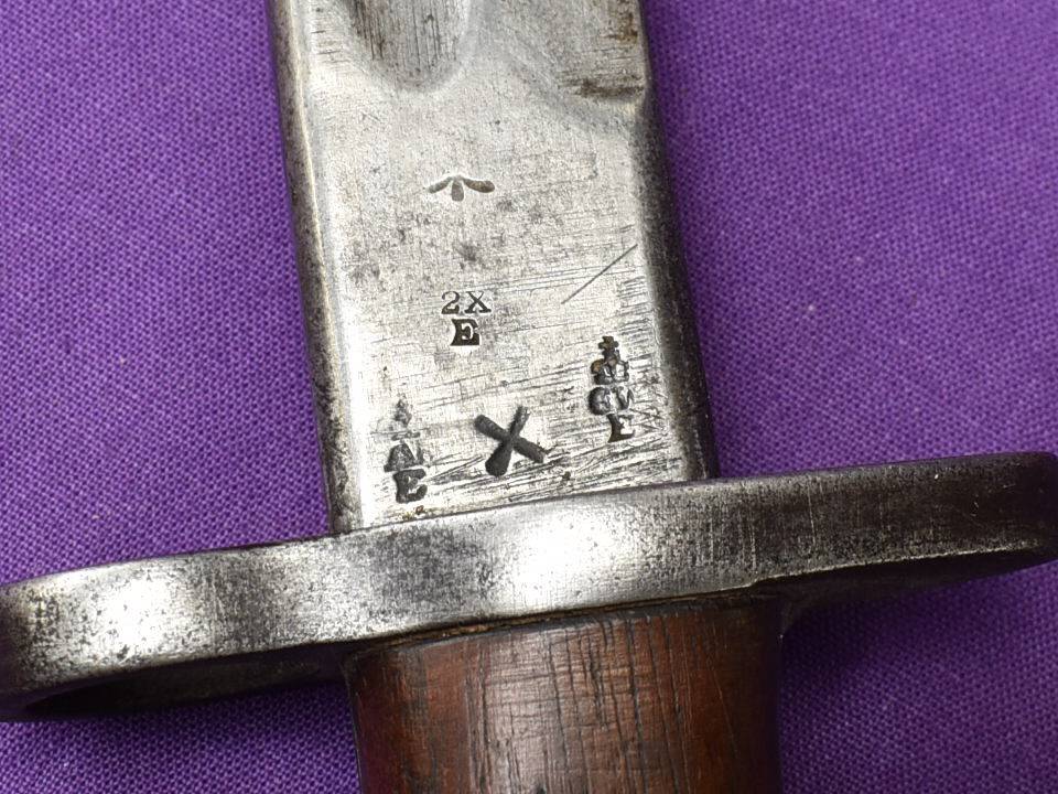 A British SMLE Bayonet pattern 1907, no hooked quillon, blade marked Crown GR 1907, 4.16, several - Image 7 of 9