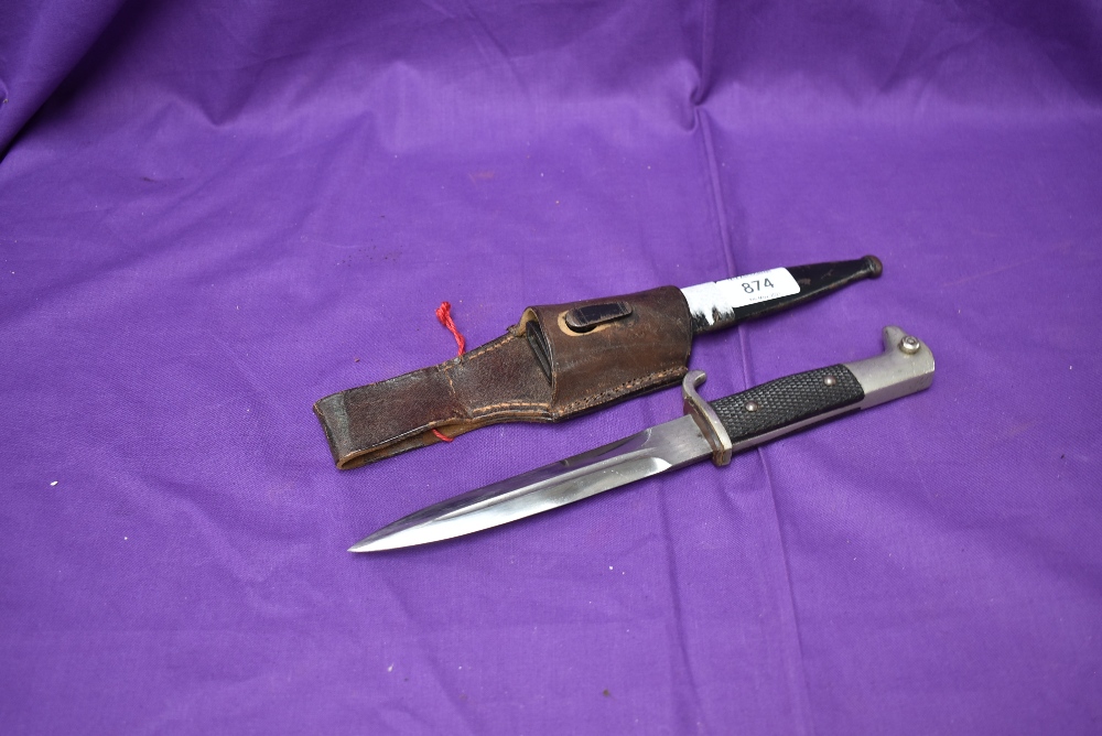 A German WW2 period Short Double Edged Dress Bayonet with 15cm blade, overall length 25cm, with