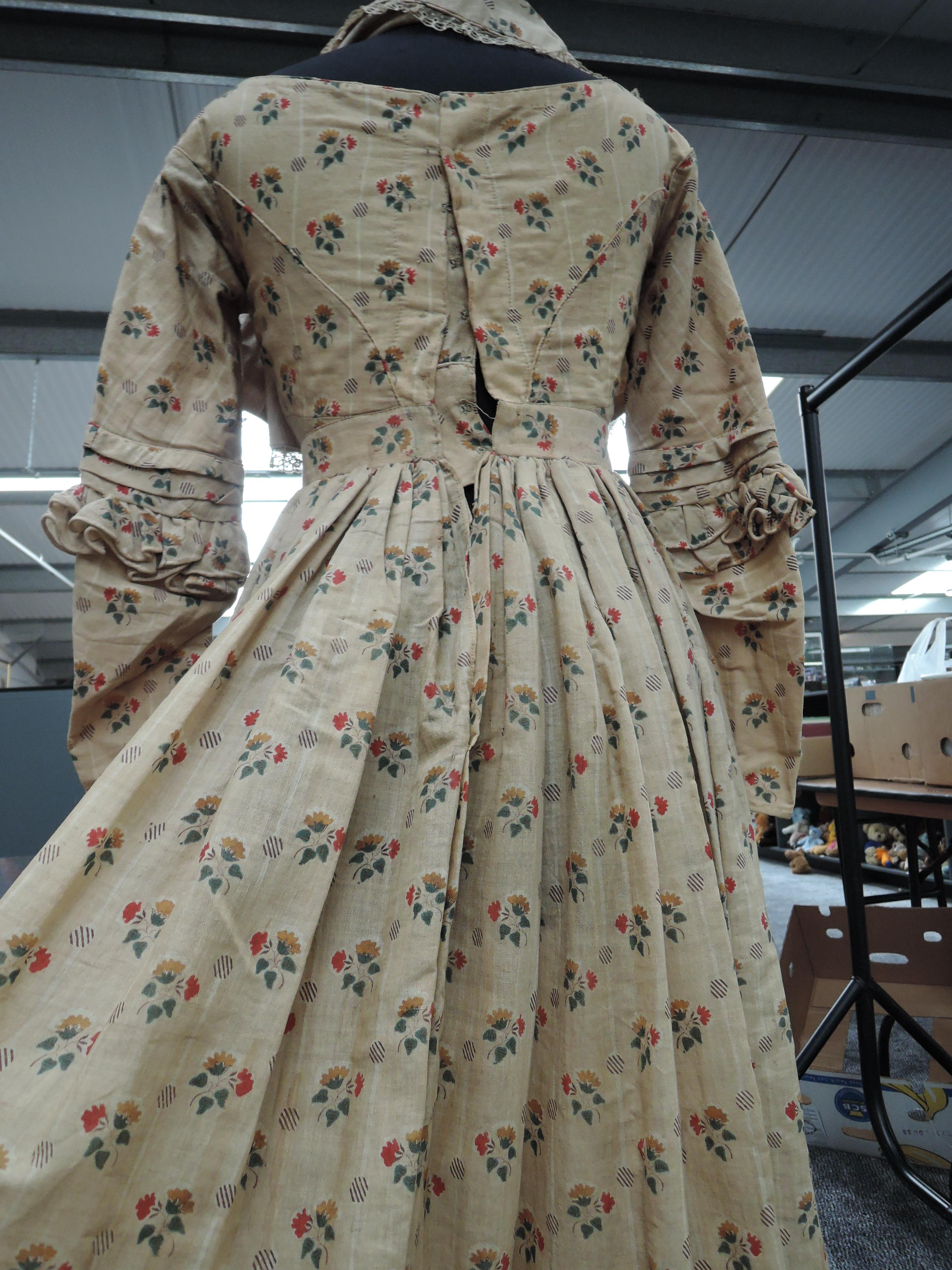 A Victorian cotton dress and lace edged cape having floral print on beige ground, superb details - Image 6 of 10