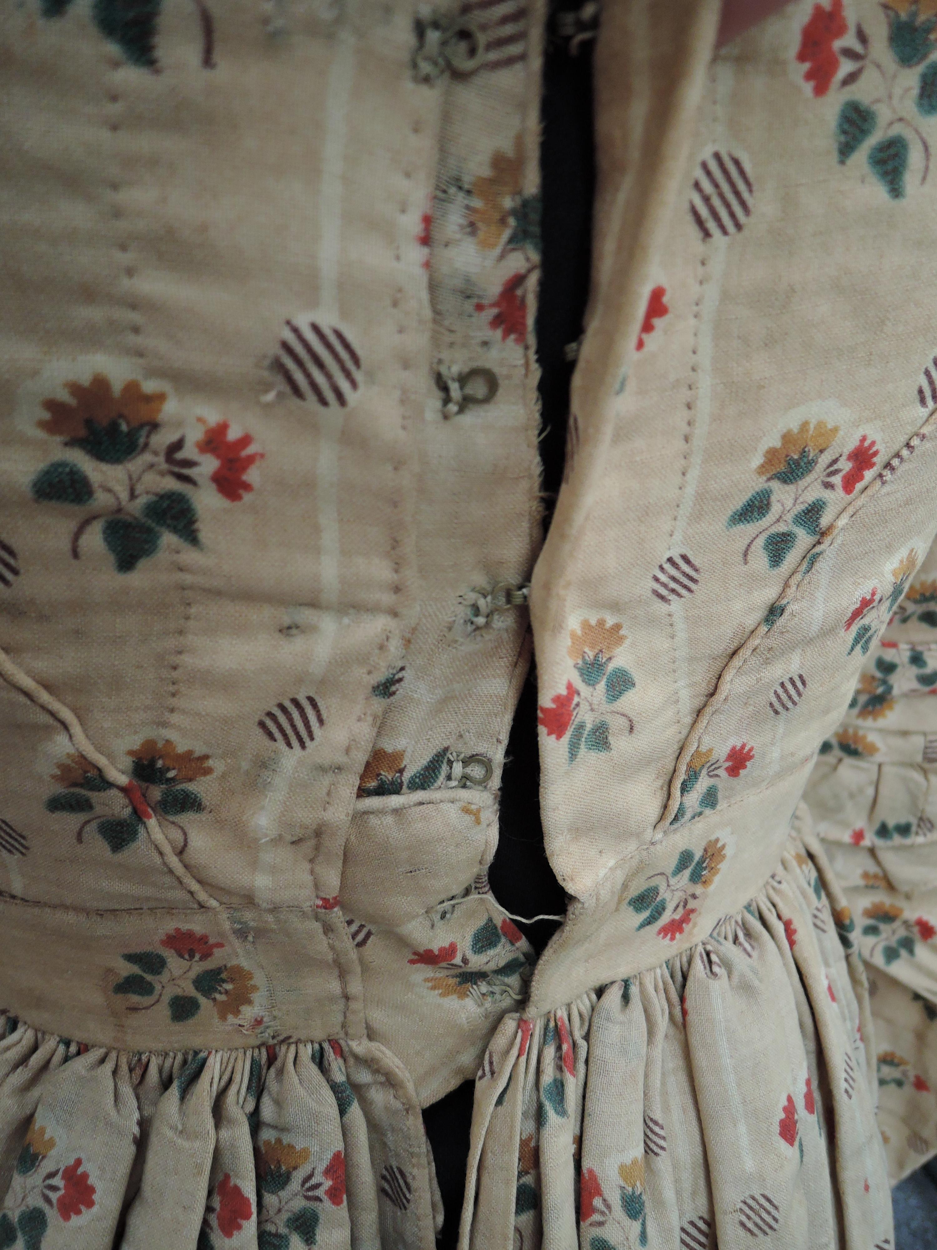 A Victorian cotton dress and lace edged cape having floral print on beige ground, superb details - Image 7 of 10