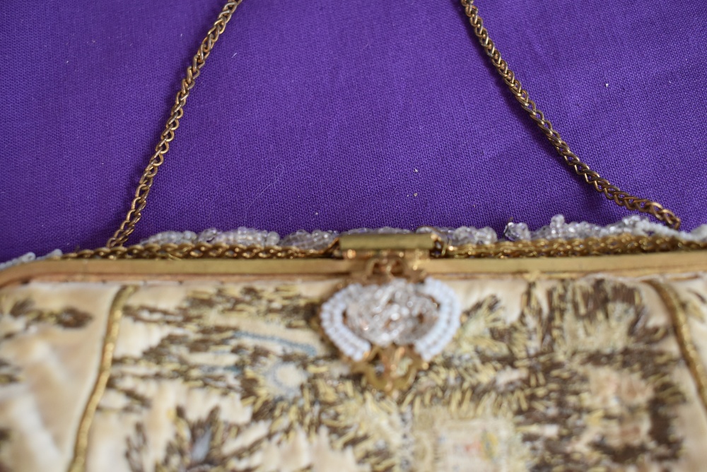 An antique framed evening bag having clasp fastening with beading,and floral pattern of colourful - Image 3 of 4