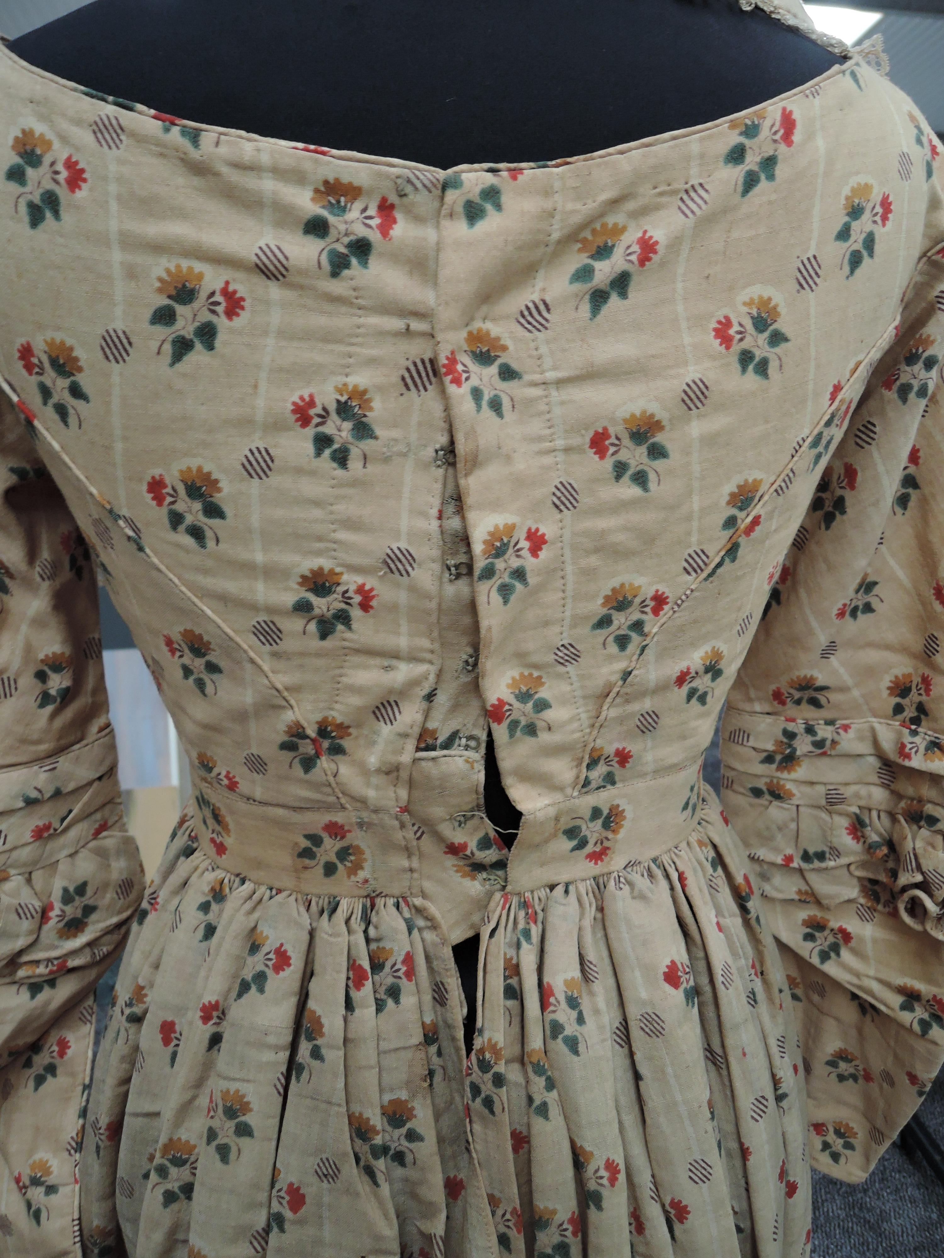 A Victorian cotton dress and lace edged cape having floral print on beige ground, superb details - Image 3 of 10