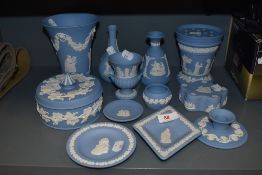 A mixed collection of Wedgwood including vases, trinket dishes and more.