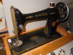 A hand cranked Singer sewing machine with case and transfer design body.model number Y2672820.