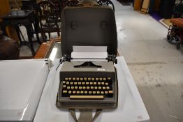 A vintage Typewriter, Remington Travel-Riter Deluxe , with integral case
