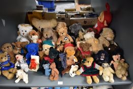 A shelf of modern collectable Teddy Bears including Steiff Lion with yellow tag 040801, Russ, Ty