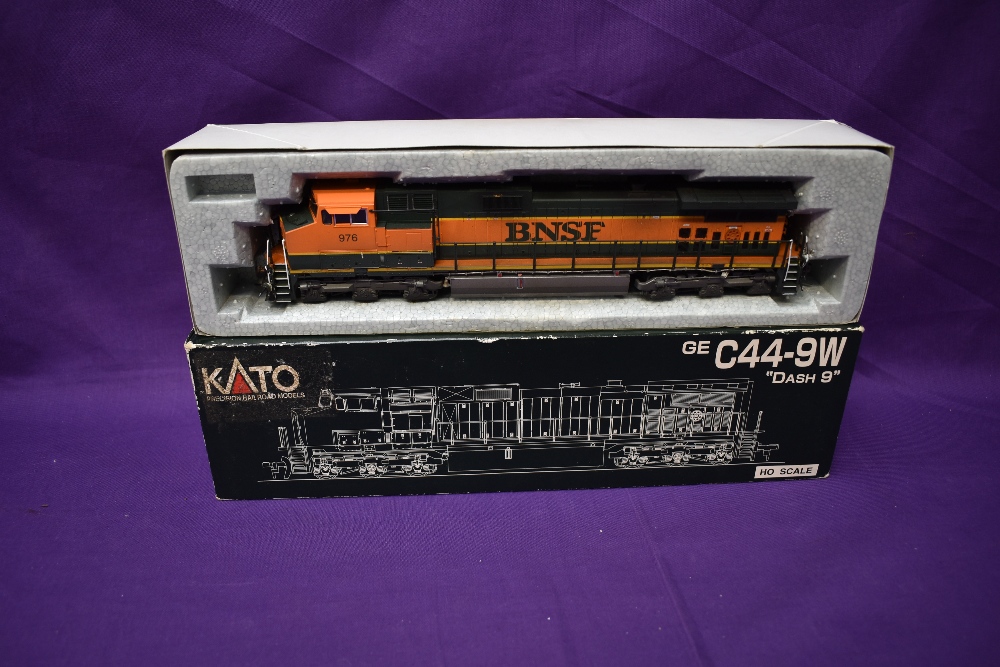 A Kato HO scale BNSF Locomotive 976, in original box 37-1901