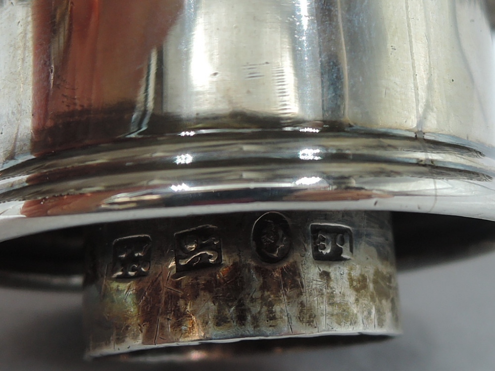 A Georgian silver chamber stick (missing sconce) having facetted saucer with shaped gadrooned rim - Image 4 of 4