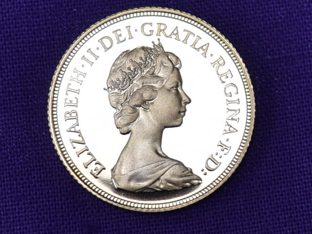 A 1980 Elizabeth II Isle of Man Proof Gold Sovereign in capsule with certificate and case - Image 2 of 2