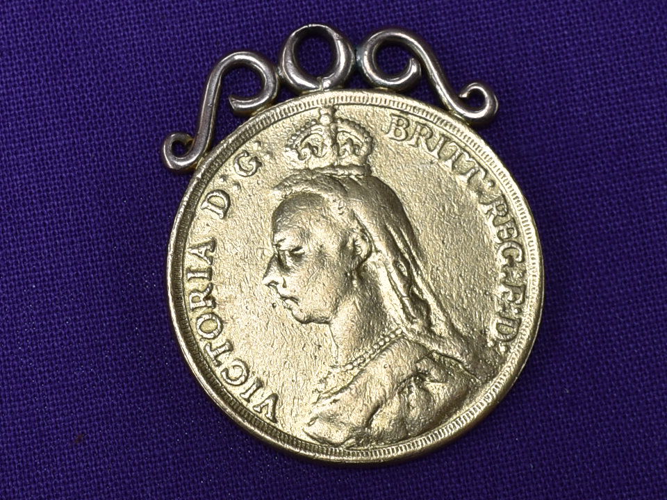 A 1887 Queen Victoria £2 Gold Coin with a 9ct Gold Mount Attached - Image 2 of 4