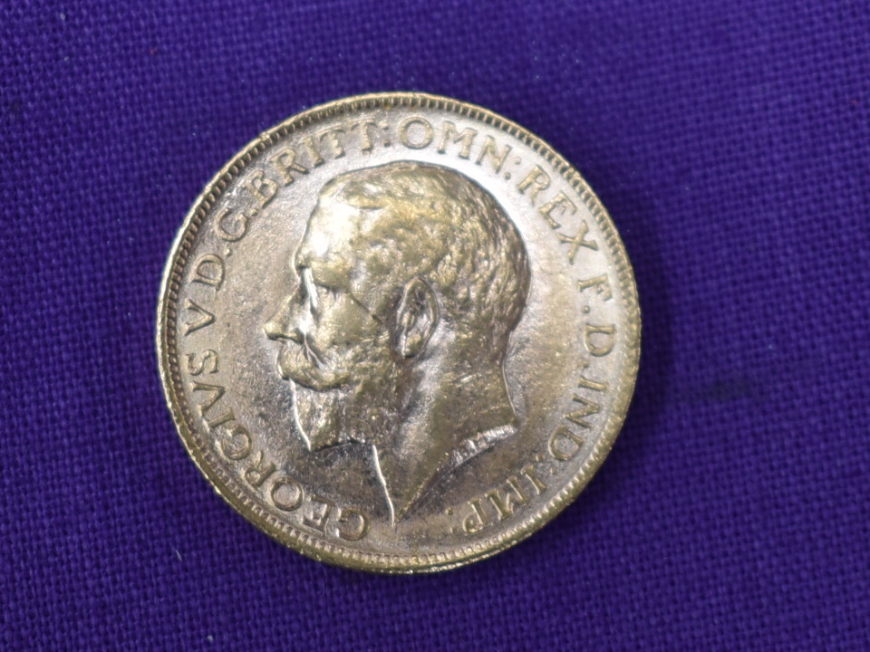 A 1911 George V Gold Sovereign - Image 2 of 2