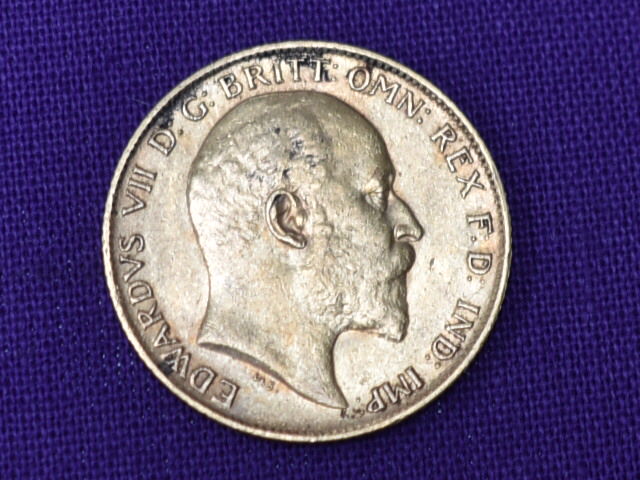 A 1910 Edward VII Gold Half Sovereign - Image 2 of 2