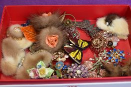 A selection of vintage costume brooches including fur and ceramic