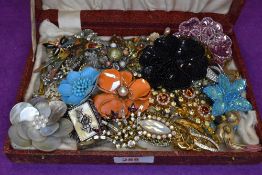 A box containing a selection of costume jewellery brooches including beaded, diamante etc