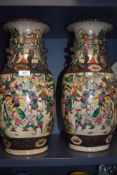 A pair of large floor standing Chinese vase highly decorated with scenes or battle
