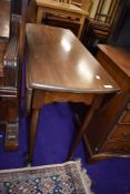 An early 20th Century mahogany gateleg table on cabriole legs