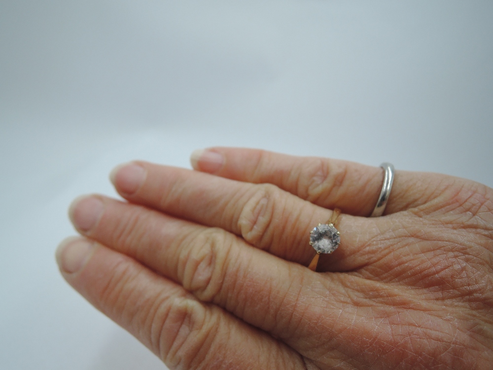 A cubic zirconia solitaire on a 9ct gold loop, size P & 1.9g - Image 3 of 3